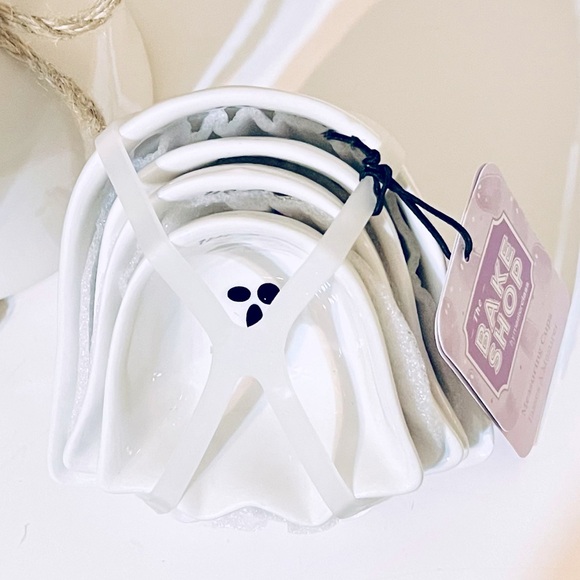 The Bake Shop Ghost Measuring Cups - Picture 2 of 10